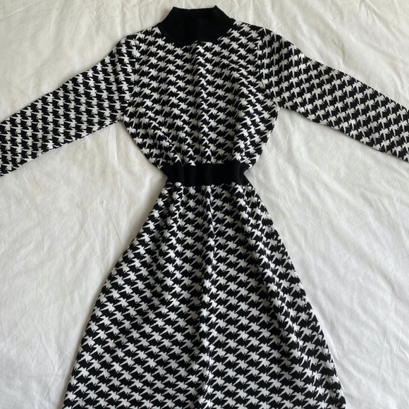 Oversized houndstooth check pattern knit dress - Picture 1 of 3